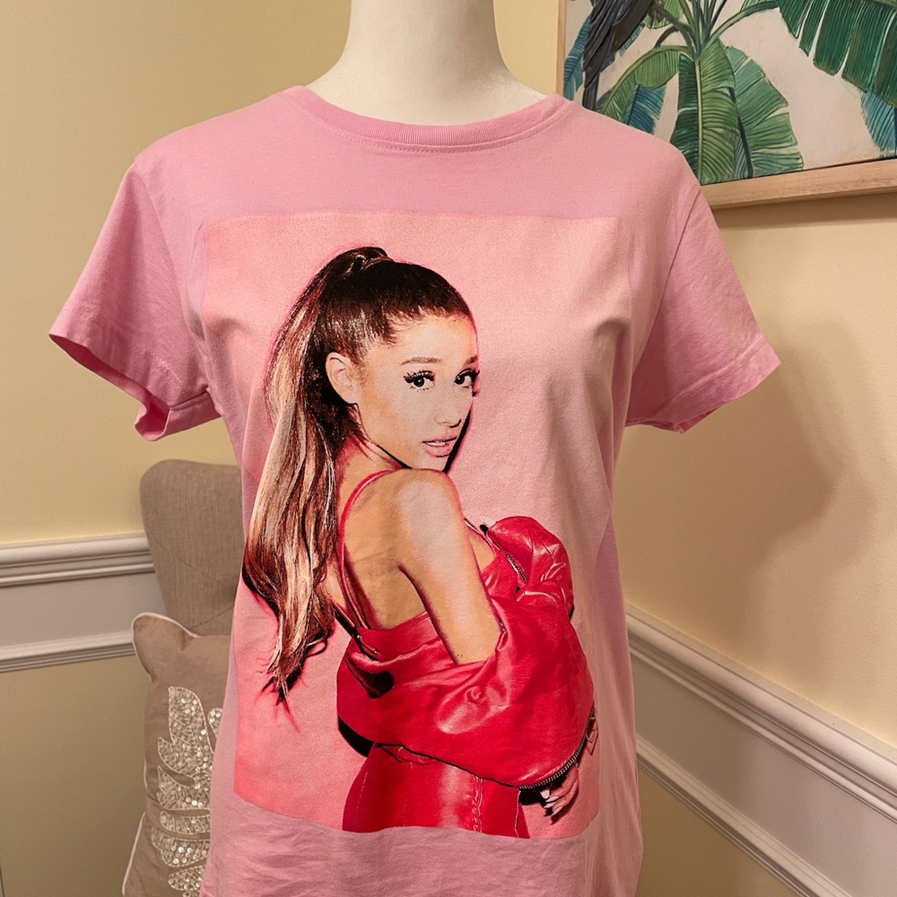 Ariana Grande junior tee DWT RARE